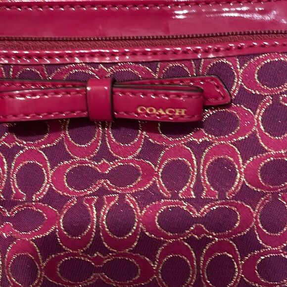 Coach Poppy Signature Bow Wristlet Fuchsia & Gold - Picture 10 of 17
